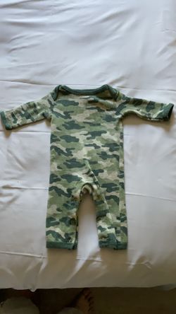 3-6 m camo onesie
