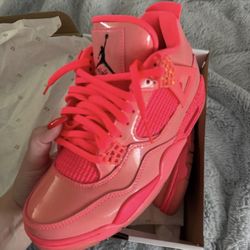 Jordan 4s Size 7.5 Woman's 