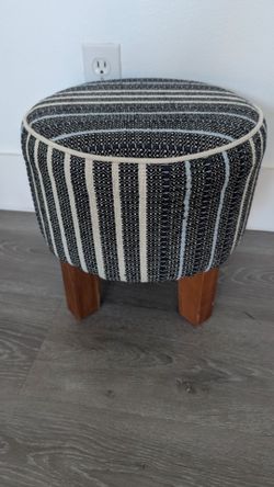 Small Accent Chair Versatile & Stylish(Smoke-Free & Pet-Free Home)Silla Auxiliar Pequeña,Práctica y Versátil(Hogar Libre de Humo y Mascotas)