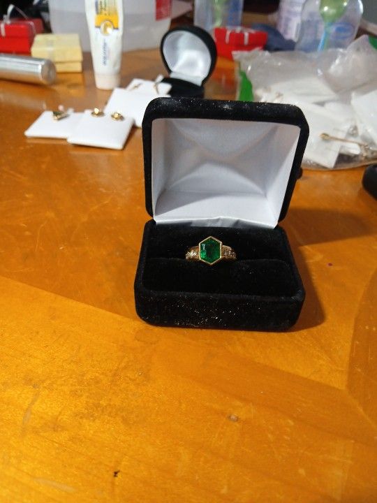 Gold Ring 18k Weight 7.6 Grams