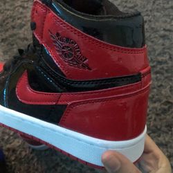 Air Jordan 1 Retro High OG “Patent Bred” (Men’s 7 but fits like Men’s 6) Thumbnail