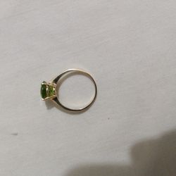 14k gold green sapphire ring 