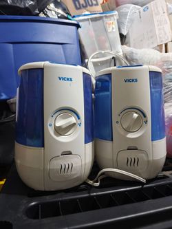 Vicks Humidifiers – Lot of 2