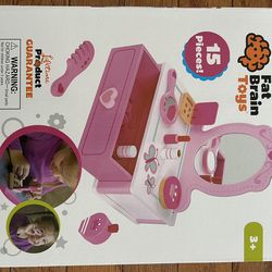 Brand new Fat Brain Toys Pretend & Play Makeup Station