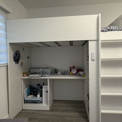 Bunk bed 