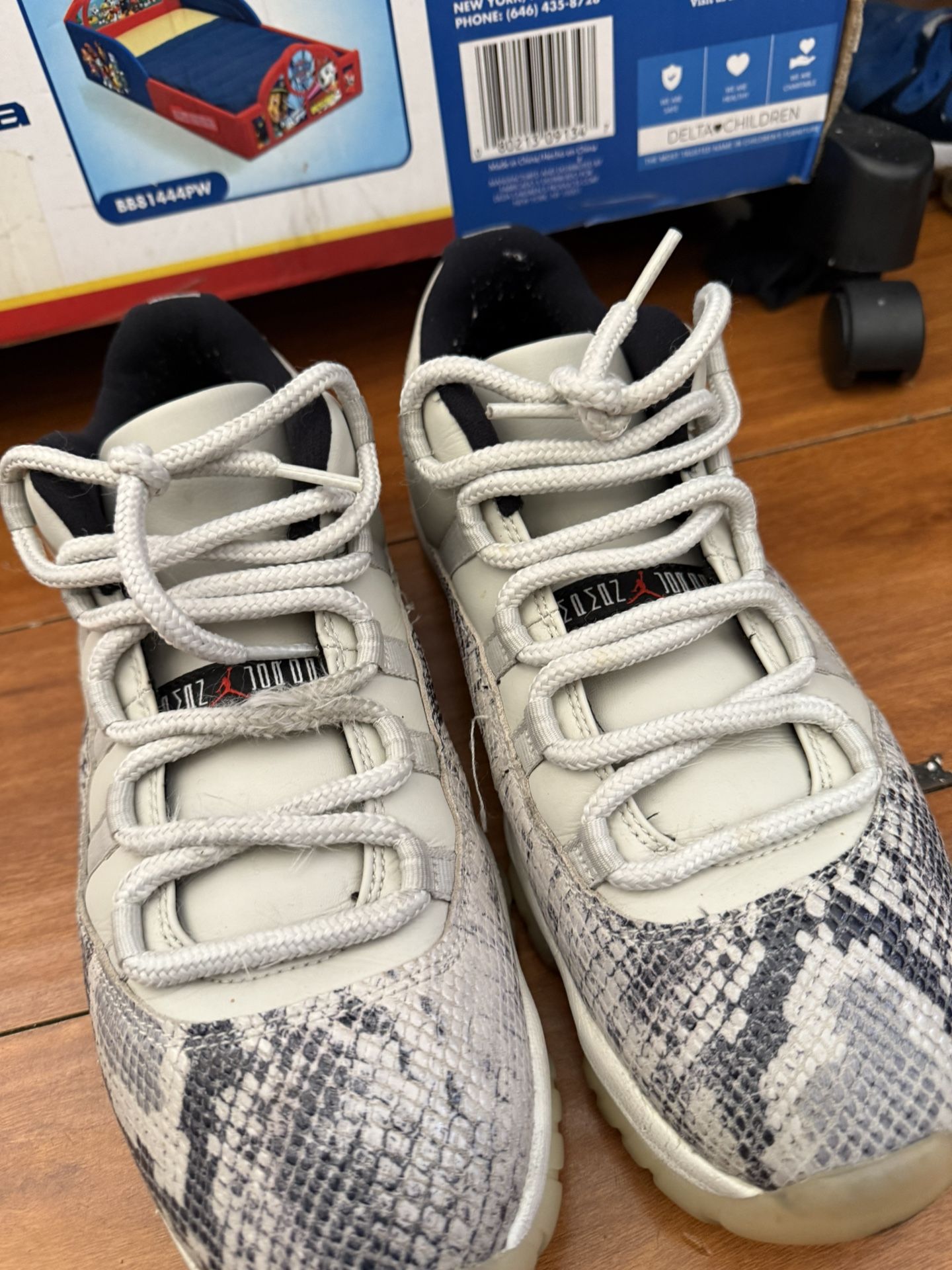 Jordan 11 Low Light Bone Sneak skin