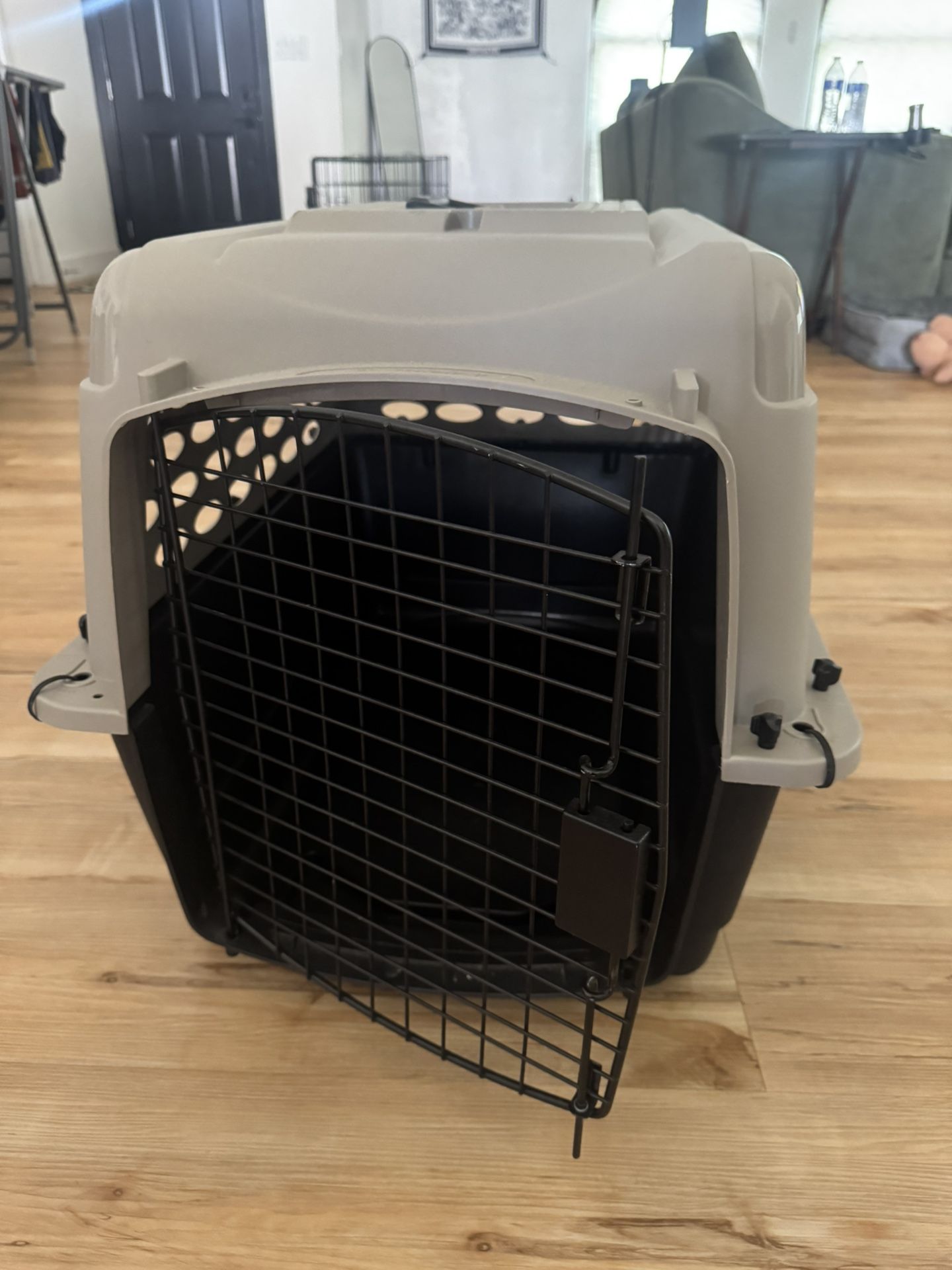 Petmate Portable Dog Carrier Crate For Medium Dog