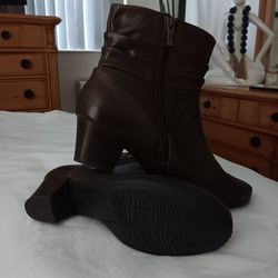 LEATHER EARTH BOOTS