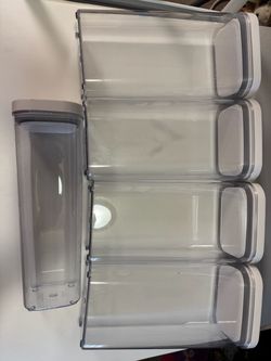 5 OXY PLASTIC STORAGE CONTAINERS. PRELOVED BUT GOOD CONDITION.