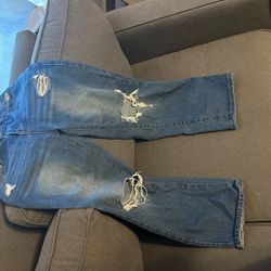 Im Selling this blue jeans, lmk if ur interested 