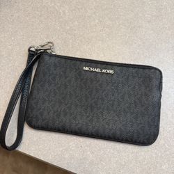 Michael Kors Wristlet 