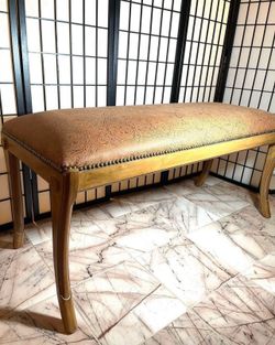Beautiful Designer Settee By Kreiss Collection