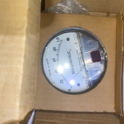 DWYER MAGNEHELIC Pressure Gauge Model 2005 NEW IN BOX 