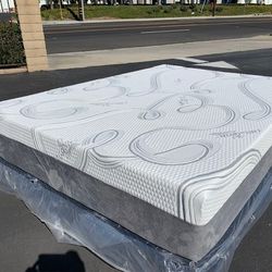 Queen Organic Hybrid Cool Gel Memory Foam Mattress!!