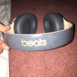 Studio Beats (PICKUP ONLY)
