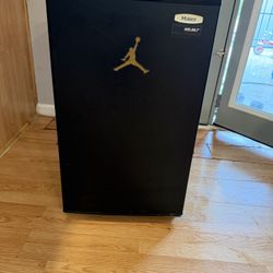 Haier Welbilt Mini Fridge in excellent condition works great asking $130 cash