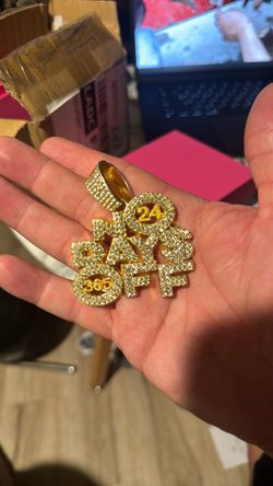 No Days Off Gold plated pendant