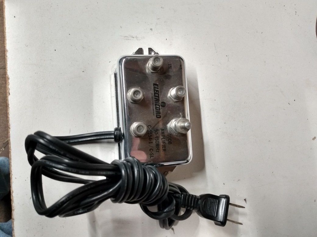 10db coax cable amplifier 4 outputs