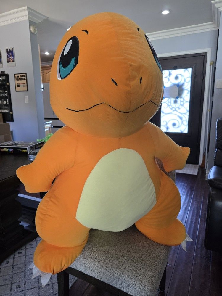 GIANT POKÉMON CHARACTER 