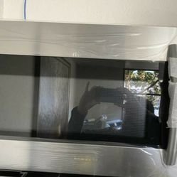 Samsung & Whrilpool 30in Microwave Open Box Unit Up to 50% Off