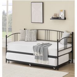 Twin Metal Daybed with Trundle, Twin Mattresses & Bedding!!