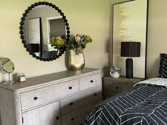 Queen 4 - Piece Set