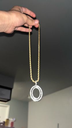 0 diamond pendant