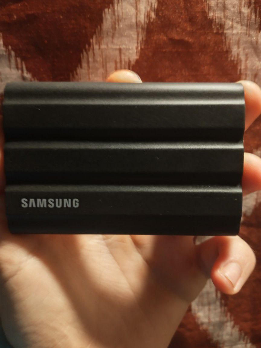 Samsung T7 Shield 4tb SSD HARD DRIVE 