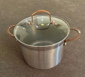 Great Stockpot with copper handles!