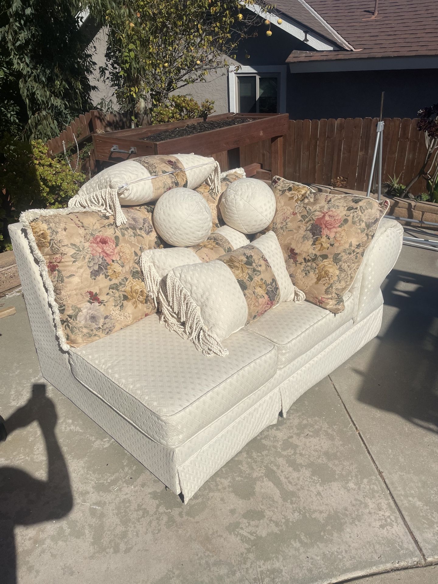 Free Sofa 