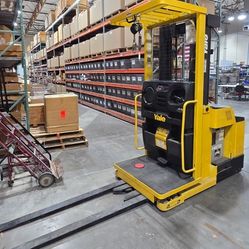 Forklift 