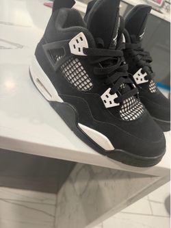 Jordan 4s White Thunder 6.5