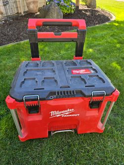 Milwaukee pack out, 22"x16", 9" wheels