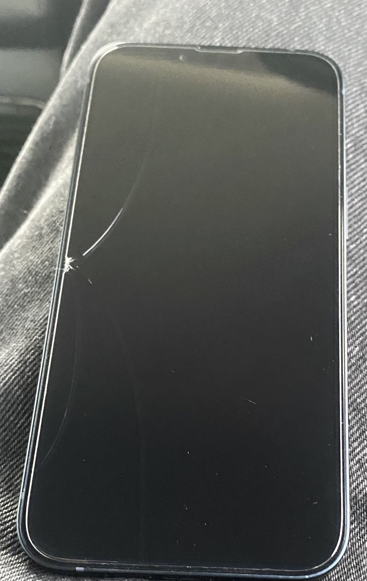 iPhone 13 FOR PARTS ITS LOCKED