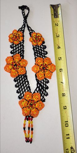 BEAUTIFUL HANDMADE BEEDED NECKLACE