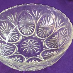 Vintage Anchor Hocking Discontinued Medallion Clear Glass Star Cameo Bowl 8 Inches G6D103