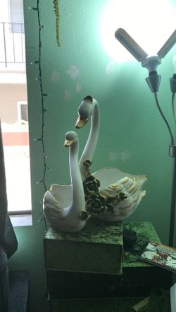 French Victorian style swans 🦢 planter large