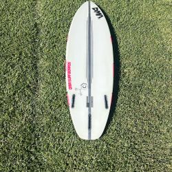DMA Surfboard 6’6” 35l