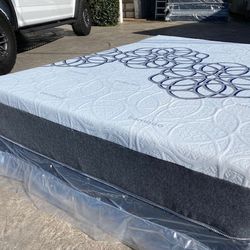 Queen Bamboo Cool Gel Memory Foam!!