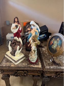 Five statues Virgin Mary and Jesus