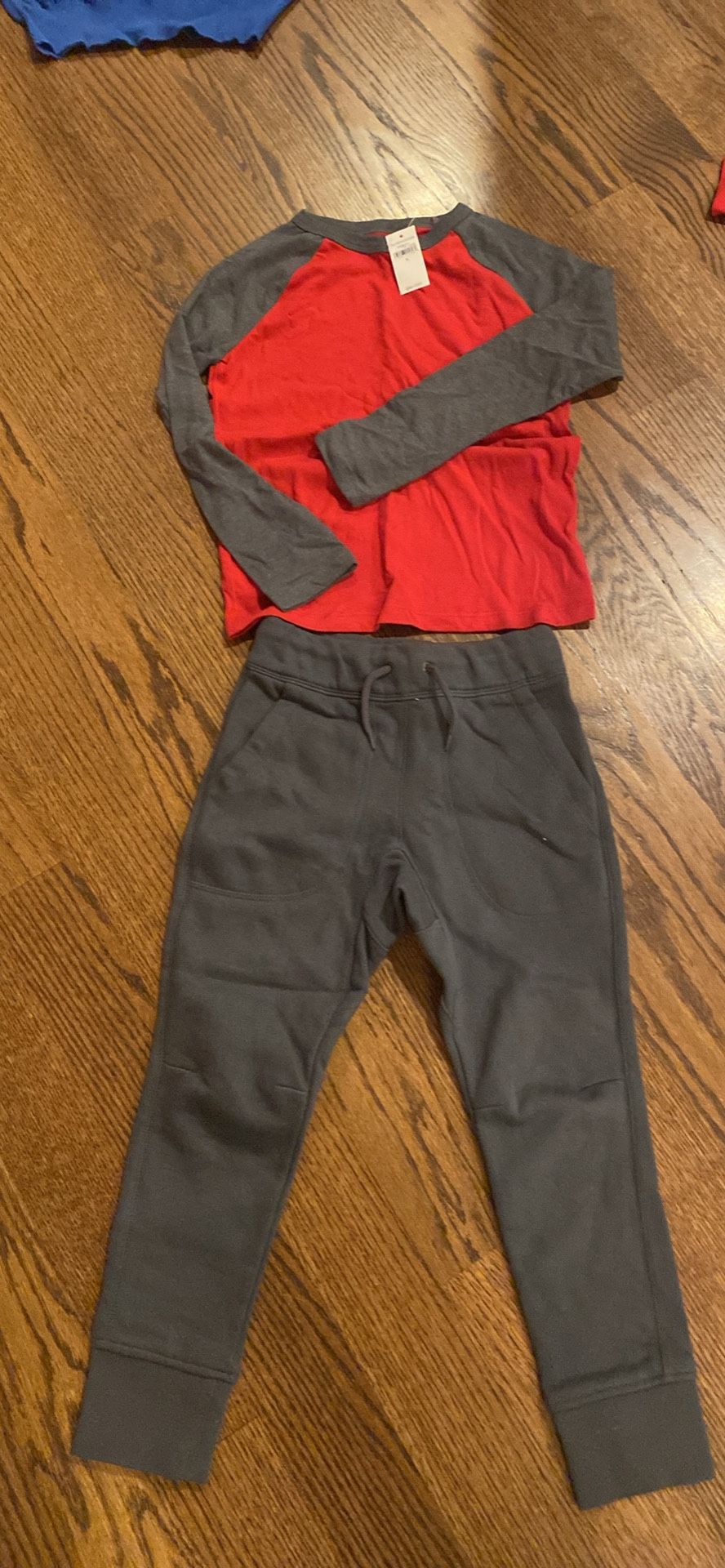 GAP Tee And Sweatpants- 12.00 Youth Small
