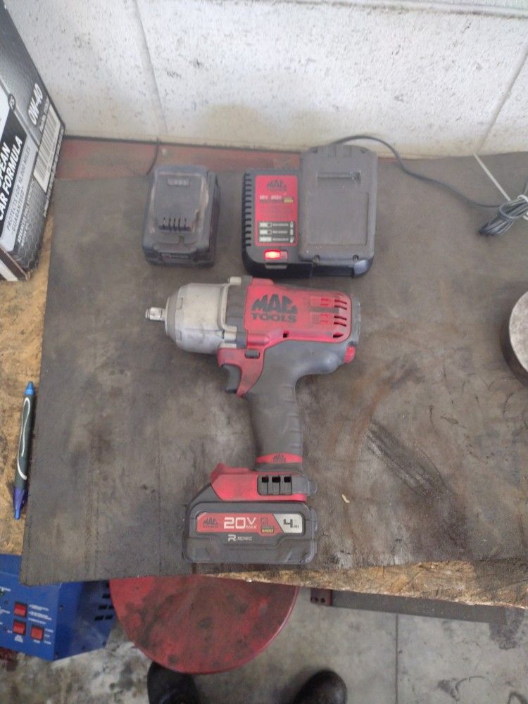 1/2 Impact Gun With 3 Battery's
