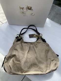 Vintage Coach Mia Signature Outline Shoulder Bag for Sale in Miami, FL -  OfferUp
