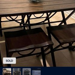 ***FREE*** 5pc dining set w/set  