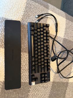 Used Steelseries Apex Pro TKL Keyboard (one missing arrow key).