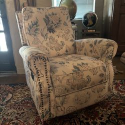 Swivel Rocker Recliner Chair – Gently Used (great for nursery!)