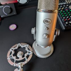 Blue Yeti Mic With Shock Mount And Normal Mount 
