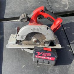 Milwaukee V28 Circular Saw With Battery V28 Lithium-ion