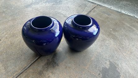 2 Vases 