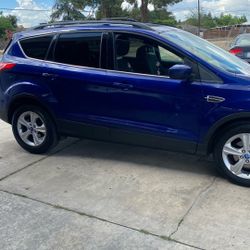 Limpio Ford Escape 2013